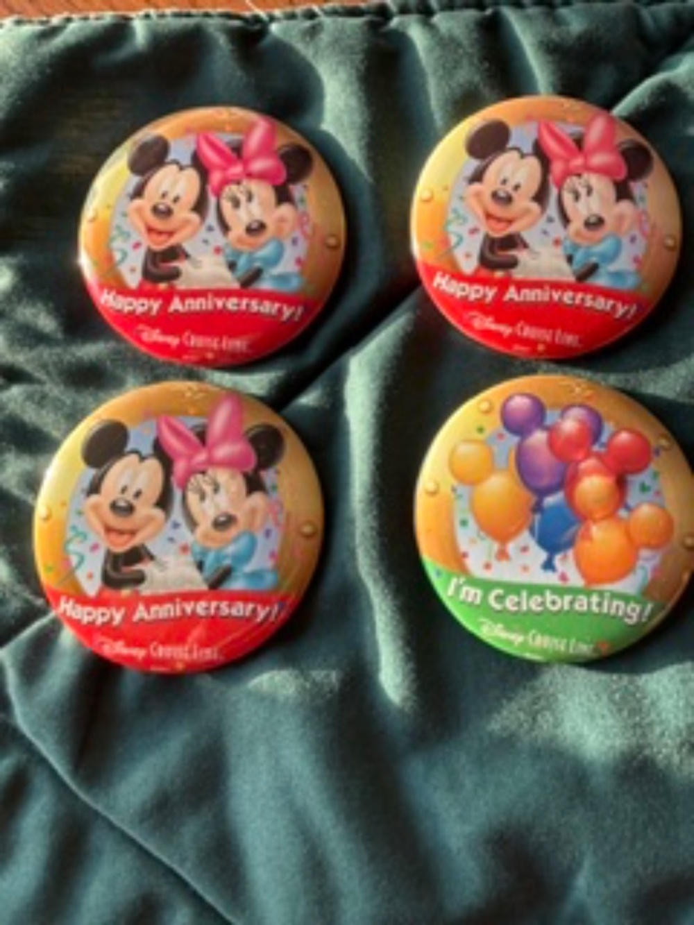 Disney Cruise line Happy Anniversary and I'M Celebrating Pins (4)